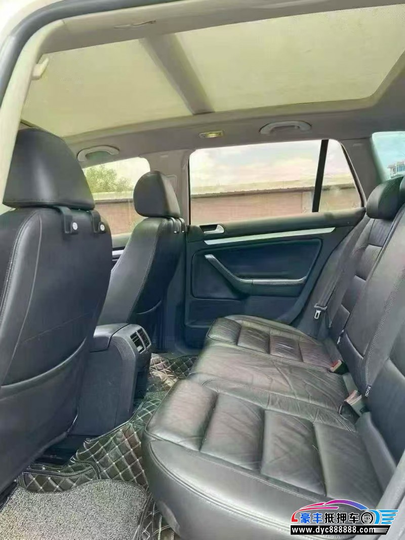 14年大众高尔夫轿车抵押车出售