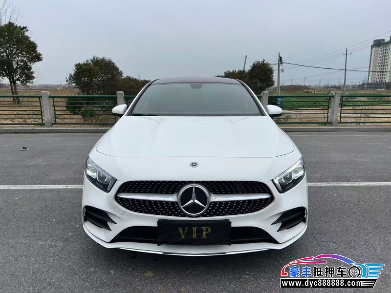 22年奔驰A轿车抵押车出售