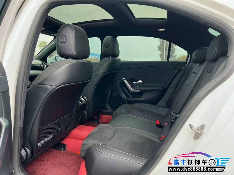 22年奔驰A轿车抵押车出售