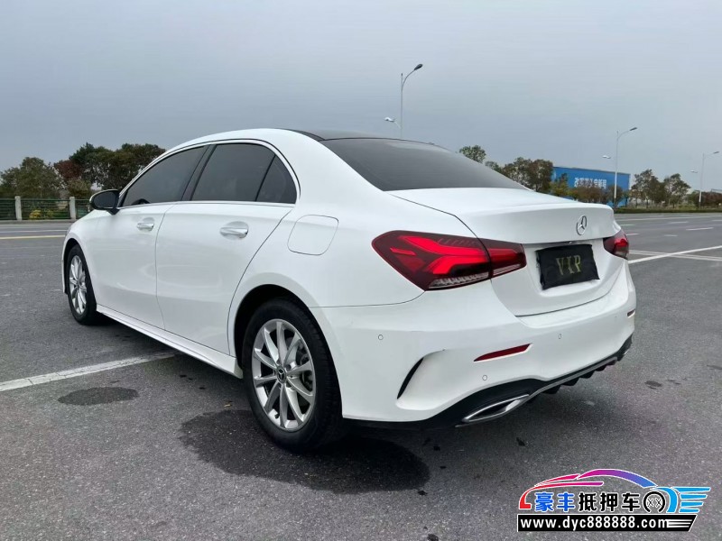 22年奔驰A轿车抵押车出售