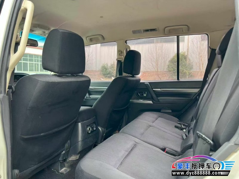 20年三菱帕杰罗轿车抵押车出售