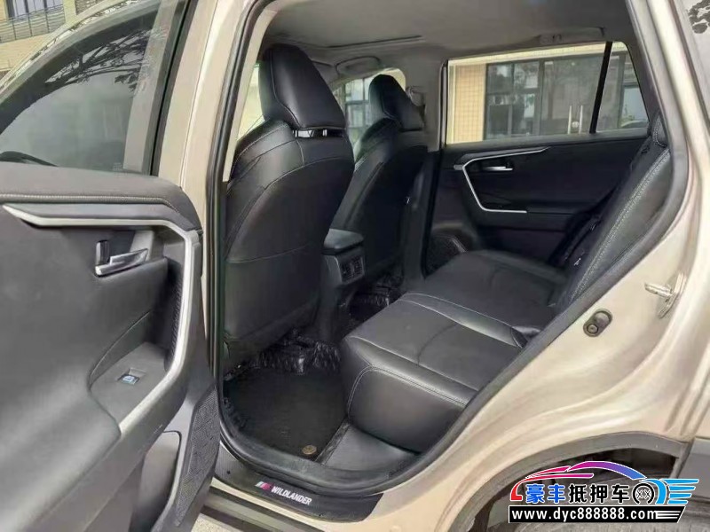 22年丰田威兰达轿车抵押车出售