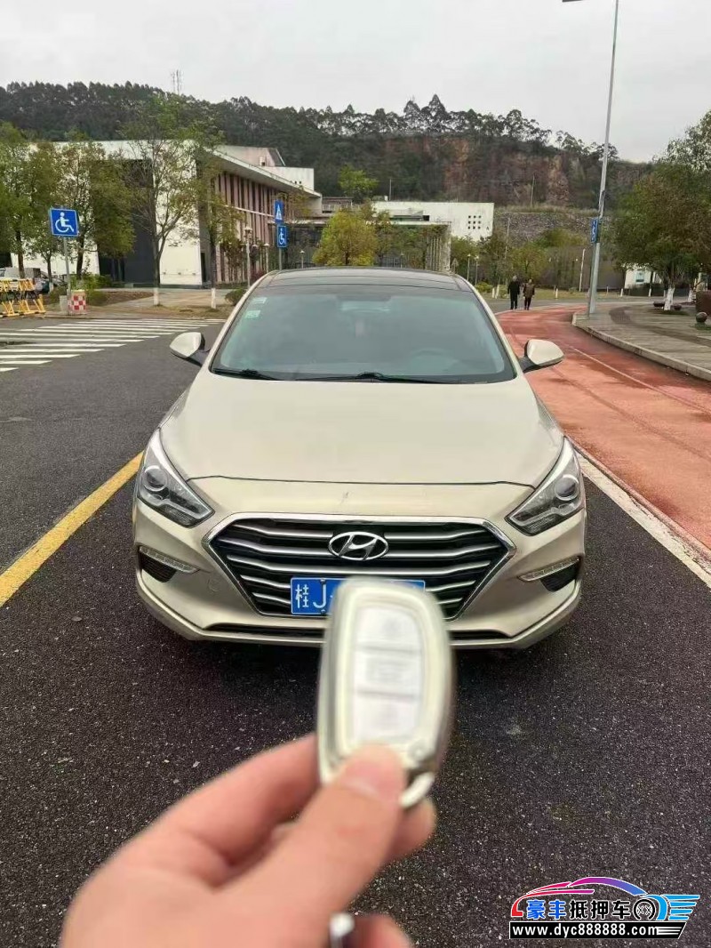 抵押车出售18年现代名图轿车