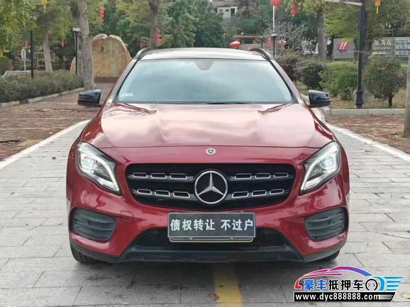 抵押车出售19年奔驰GLA轿车