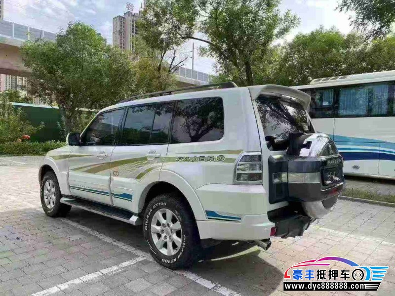 19年三菱帕杰罗轿车抵押车出售