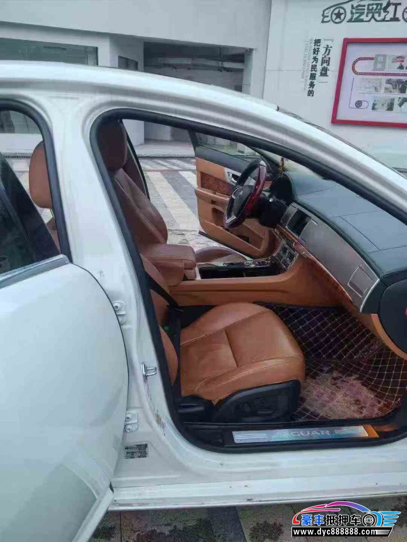 17年捷豹XF轿车抵押车出售