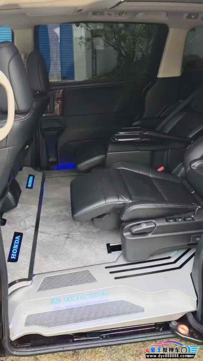 17年本田艾力绅轿车抵押车出售