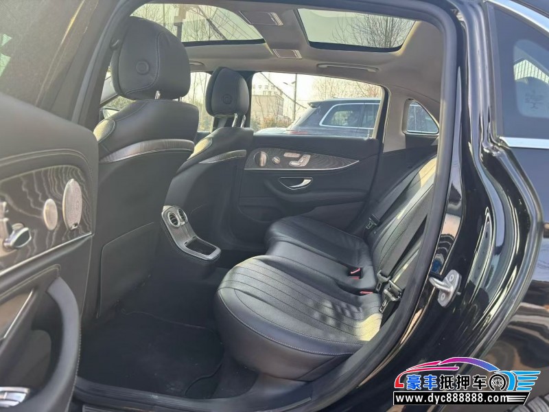 25年奔驰E轿车抵押车出售