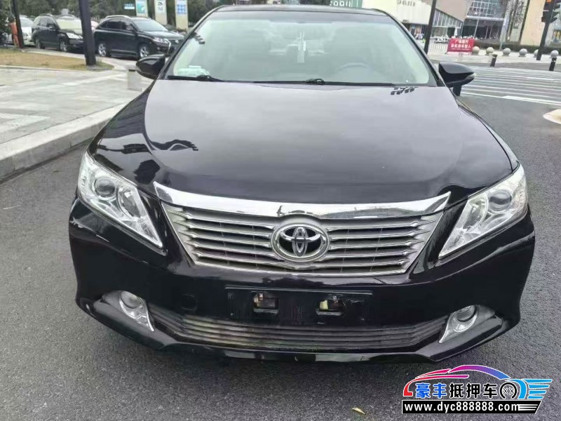 抵押车出售14年丰田凯美瑞轿车