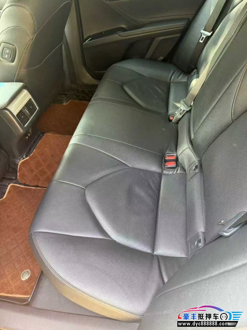 22年丰田凯美瑞轿车抵押车出售