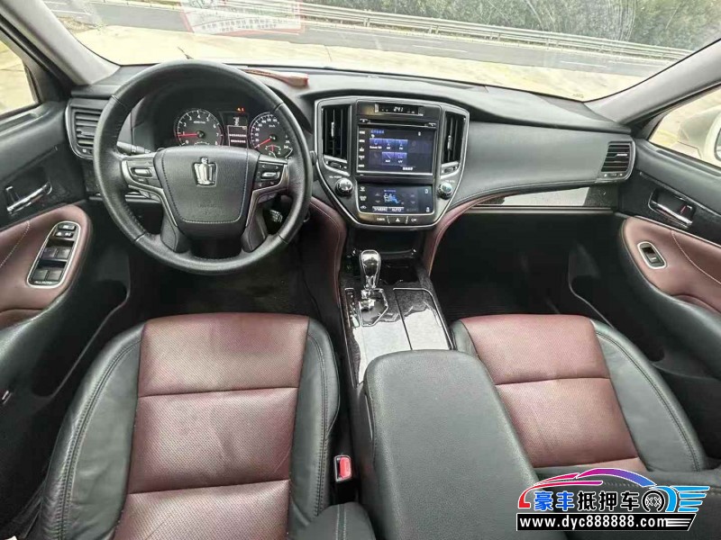 18年丰田皇冠轿车抵押车出售