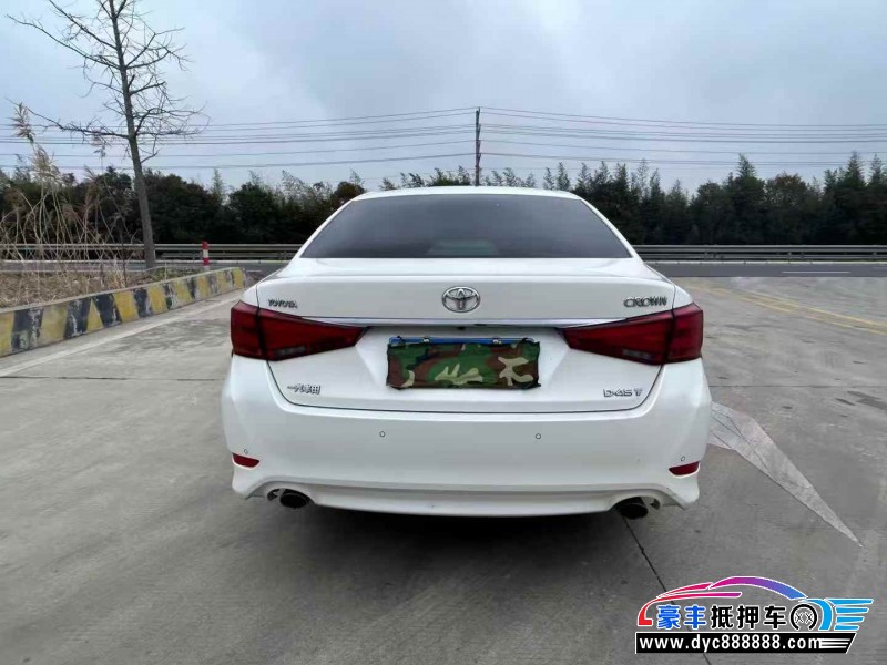 18年丰田皇冠轿车抵押车出售