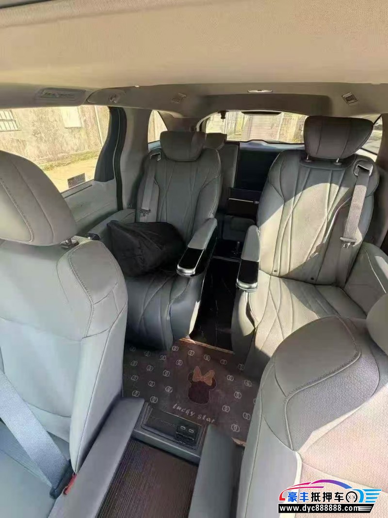 25年丰田格瑞维亚轿车抵押车出售