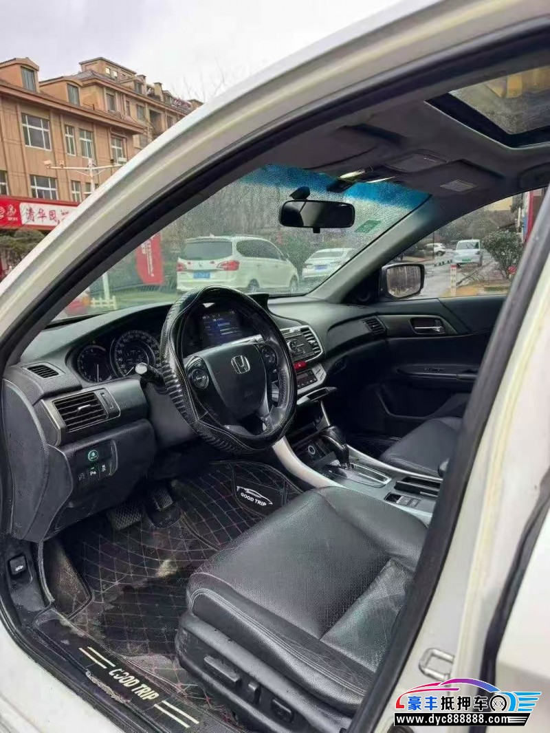 14年本田雅阁轿车抵押车出售