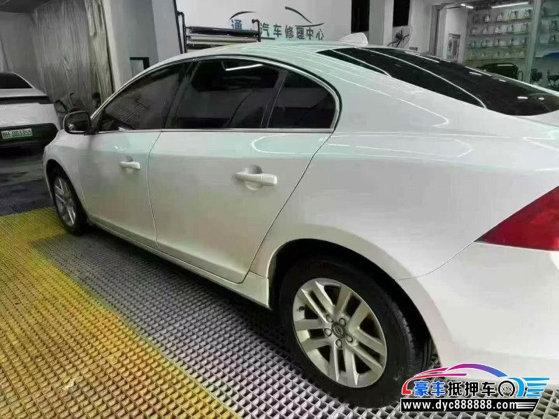 17年沃尔沃S60轿车抵押车出售