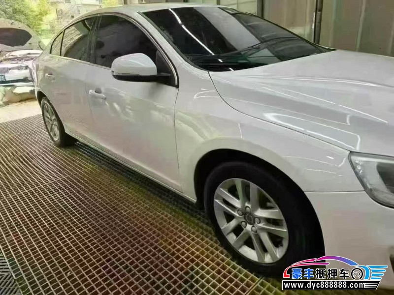 17年沃尔沃S60轿车抵押车出售