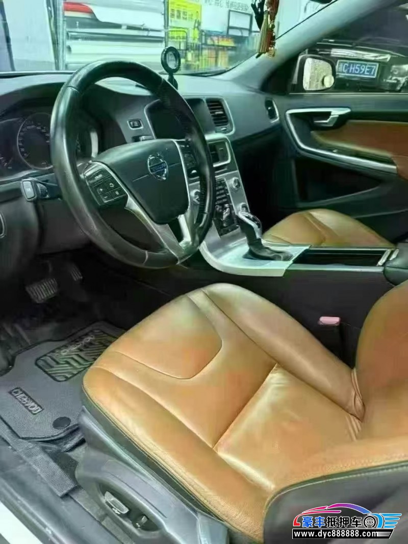 17年沃尔沃S60轿车抵押车出售