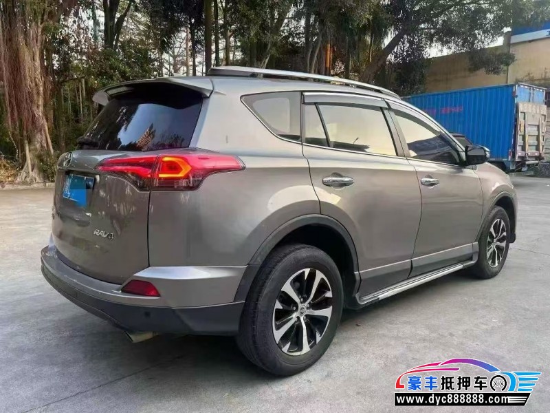 17年丰田RAV4轿车抵押车出售