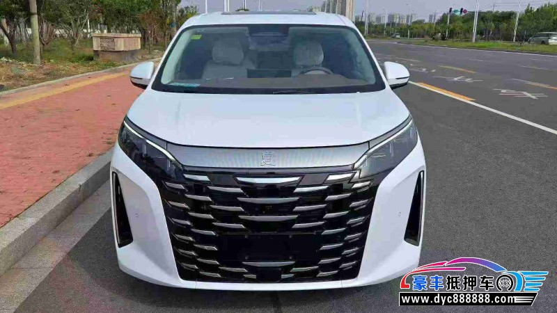 抵押车出售25年比亚迪夏轿车