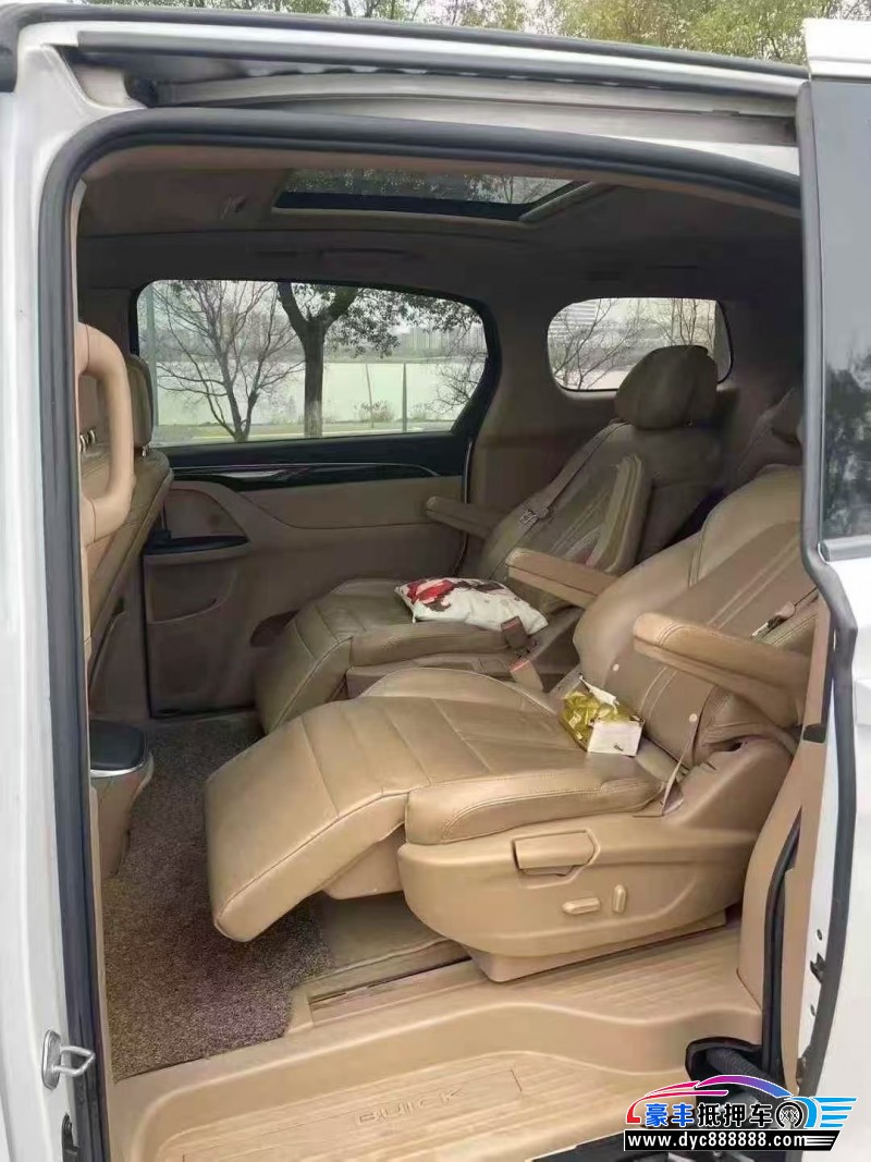 17年别克GL8轿车抵押车出售