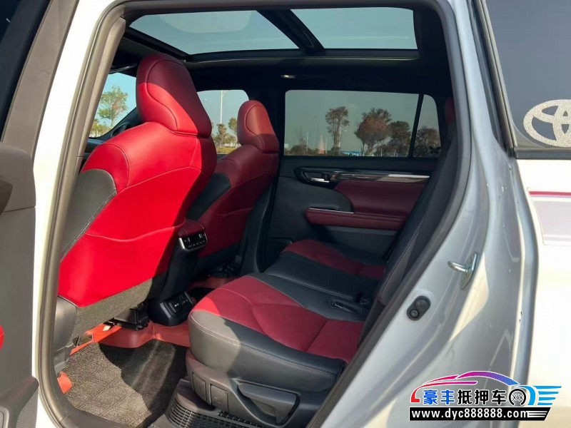 24年丰田皇冠轿车抵押车出售