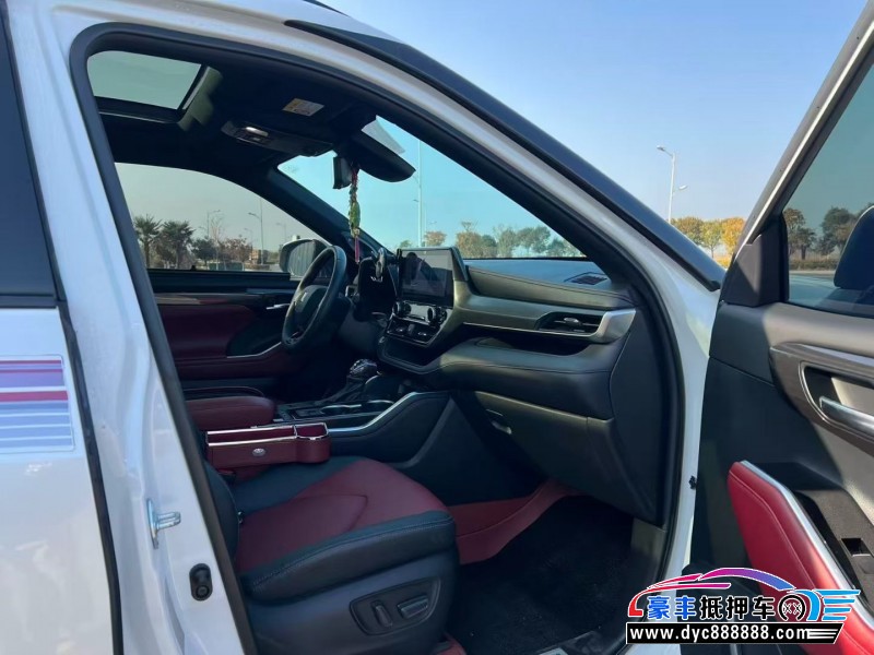 24年丰田皇冠轿车抵押车出售