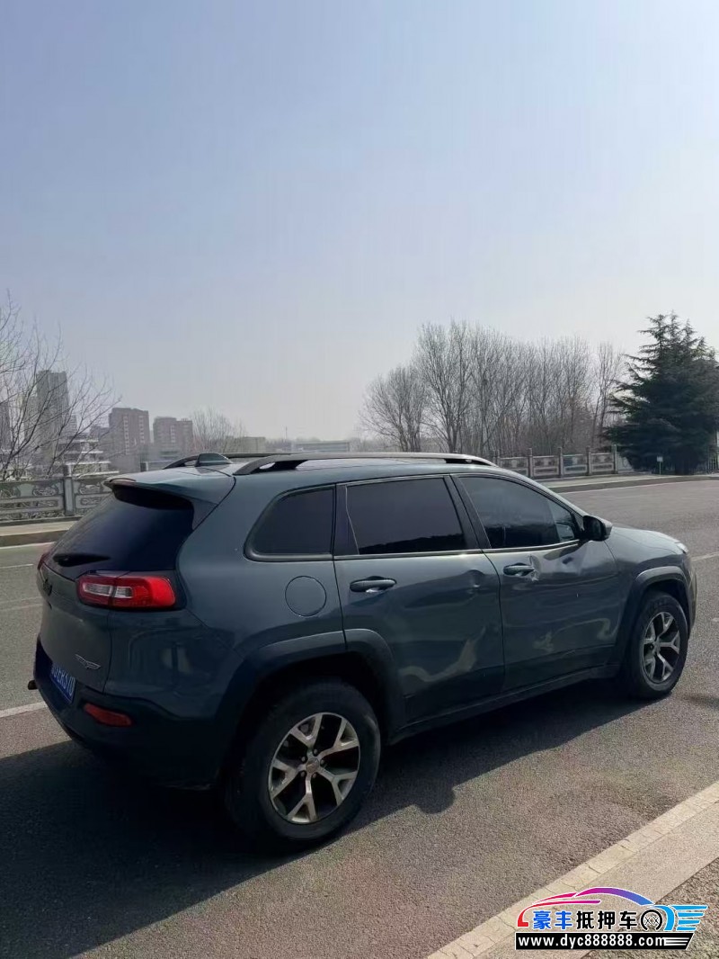 19年Jeep自由光轿车抵押车出售