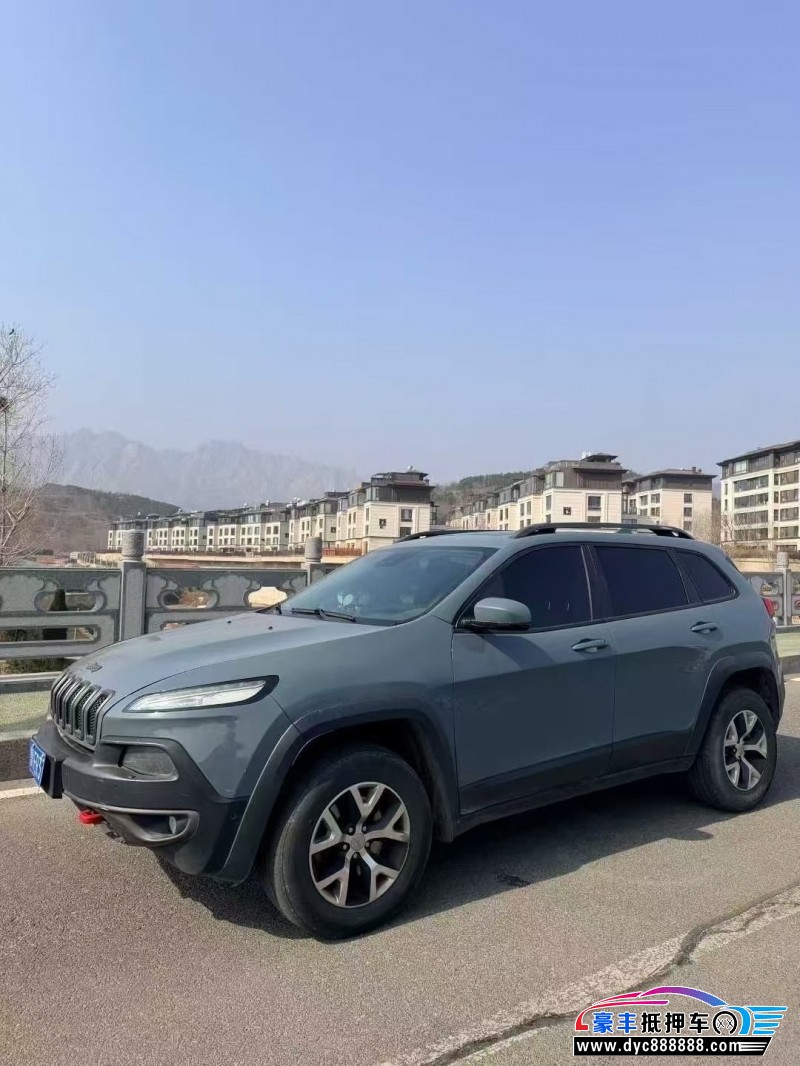 19年Jeep自由光轿车抵押车出售