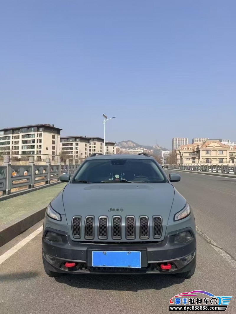 19年Jeep自由光轿车抵押车出售