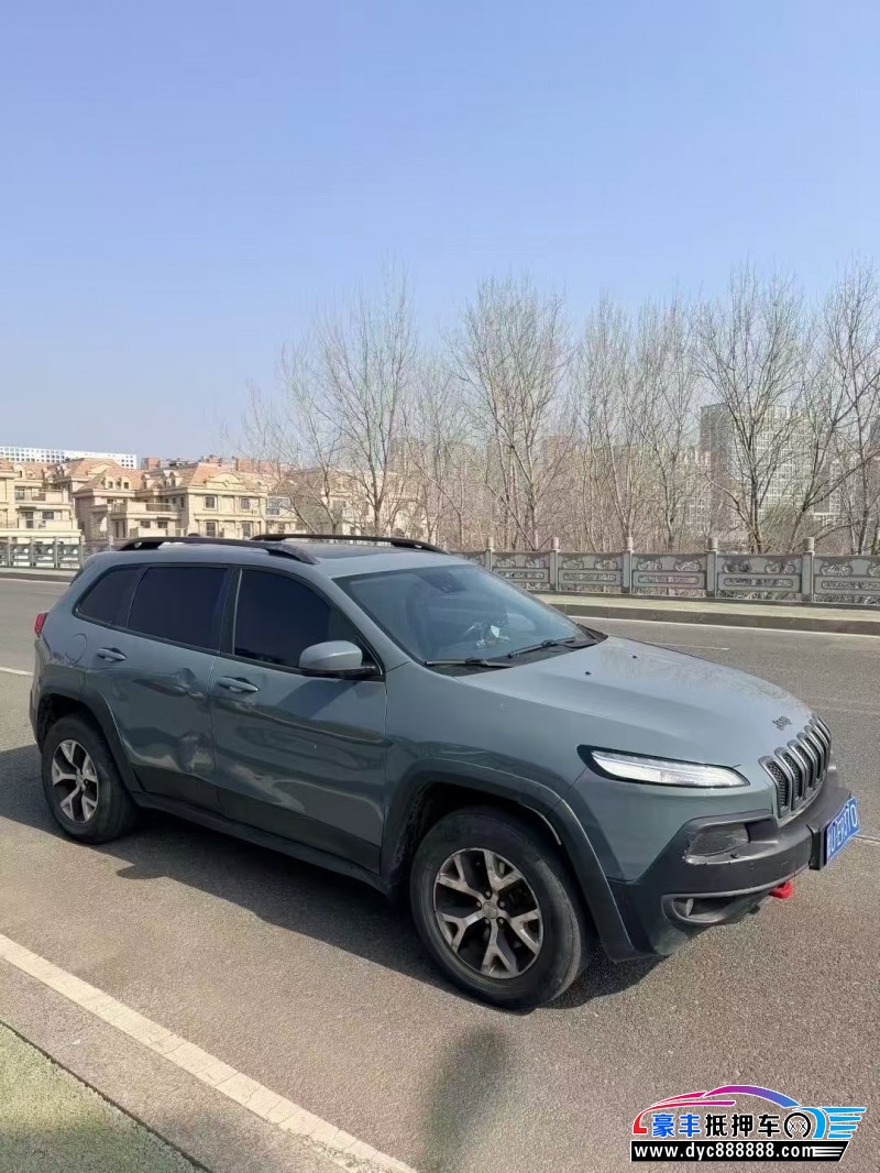 19年Jeep自由光轿车抵押车出售