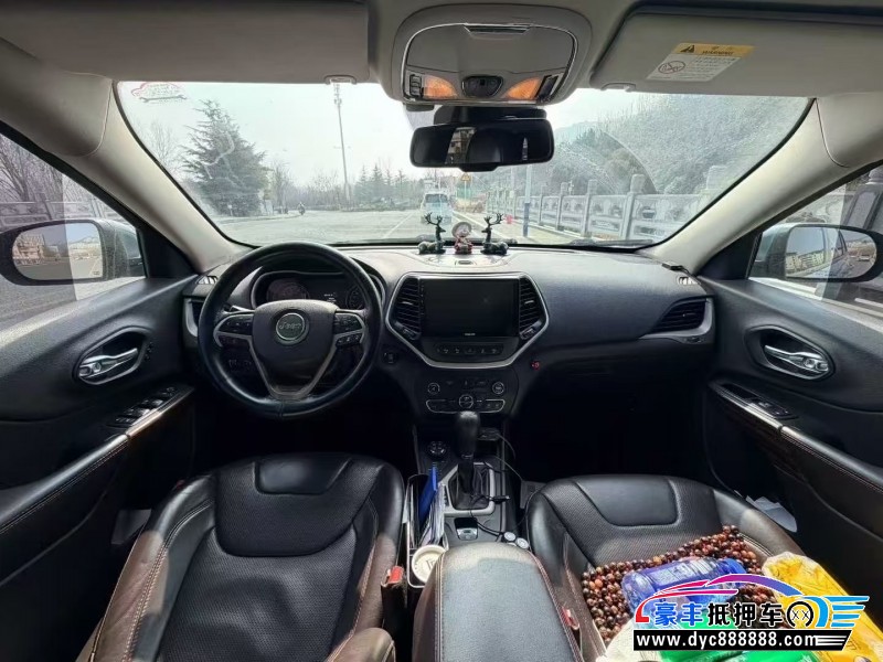 19年Jeep自由光轿车抵押车出售