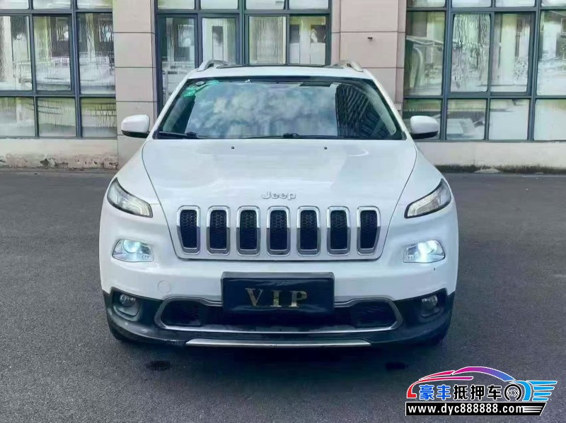 抵押车出售17年Jeep自由光轿车