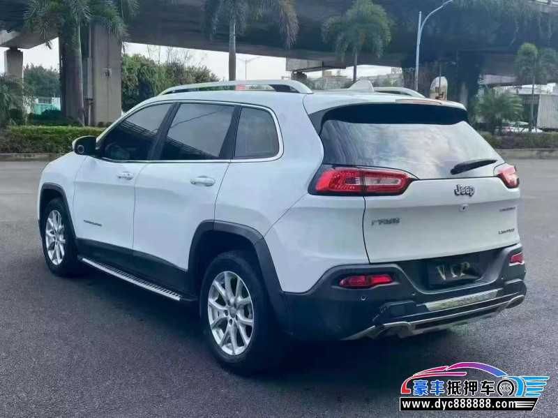 17年Jeep自由光轿车抵押车出售