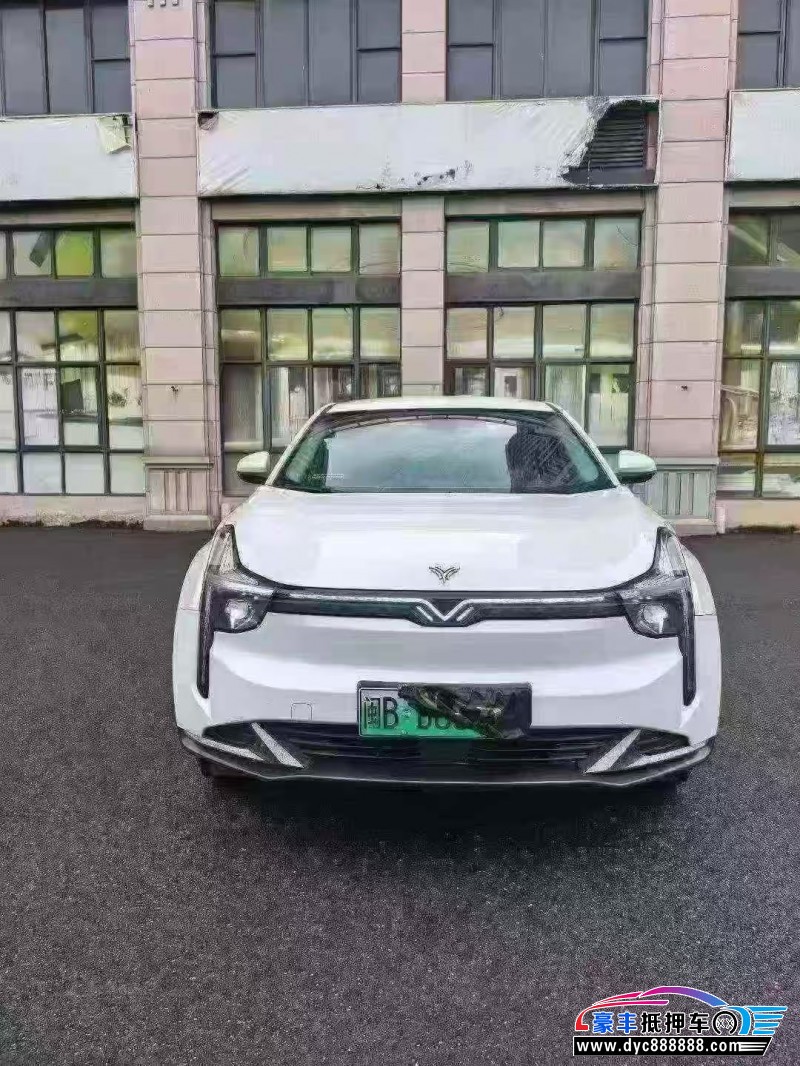 抵押车出售23年哪吒U轿车