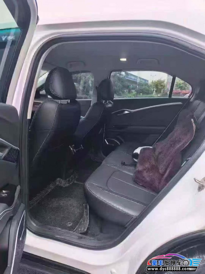 23年哪吒U轿车抵押车出售