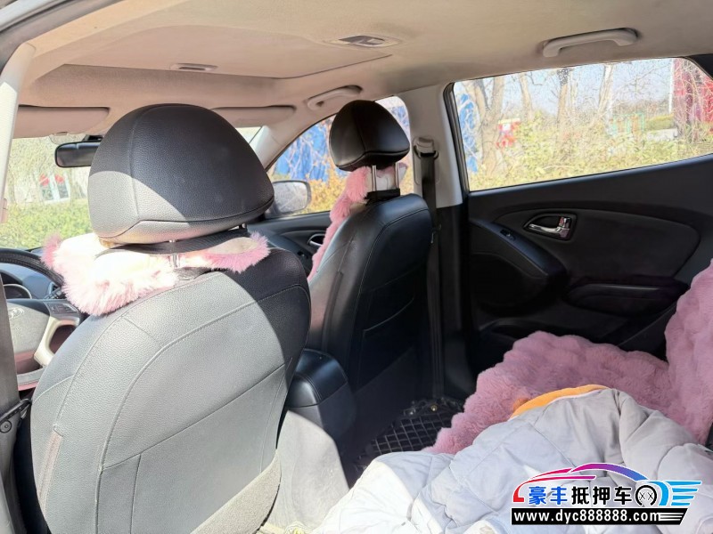 15年现代ix35轿车抵押车出售