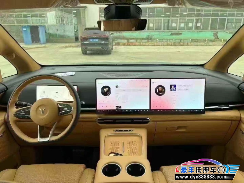 26年岚图梦想家轿车抵押车出售