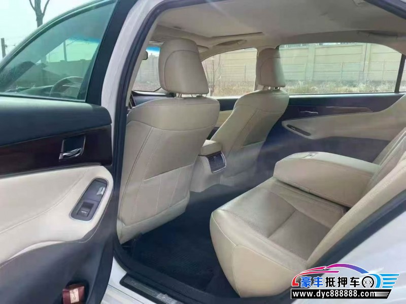 18年丰田皇冠轿车抵押车出售