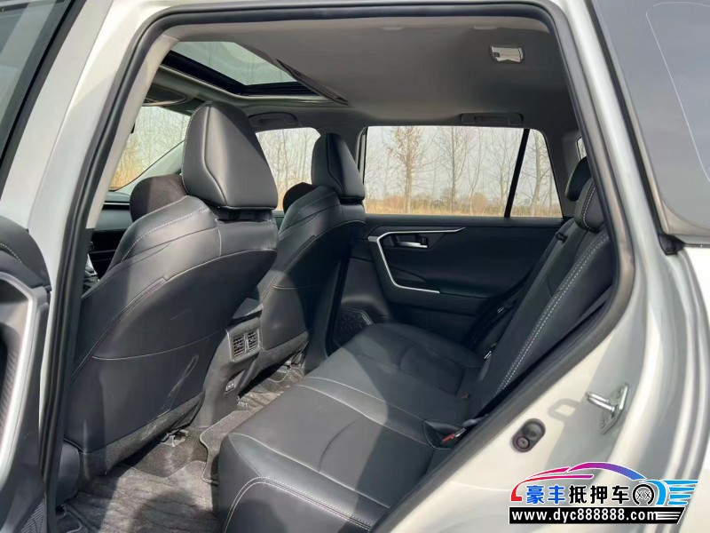 22年丰田威兰达轿车抵押车出售