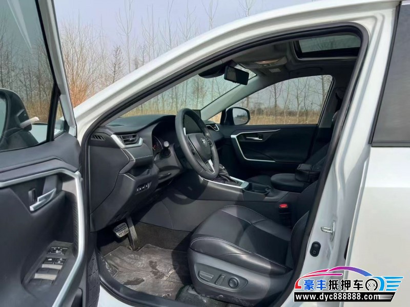 22年丰田威兰达轿车抵押车出售