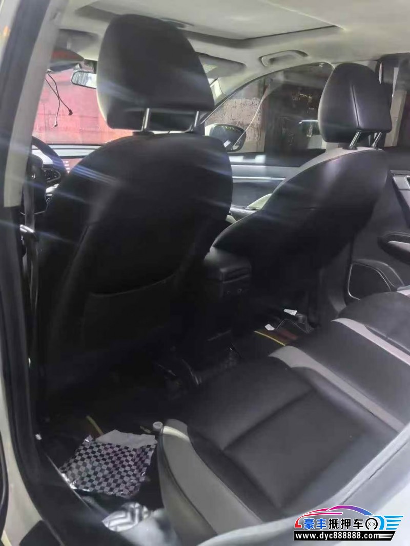 20年吉利缤越轿车抵押车出售