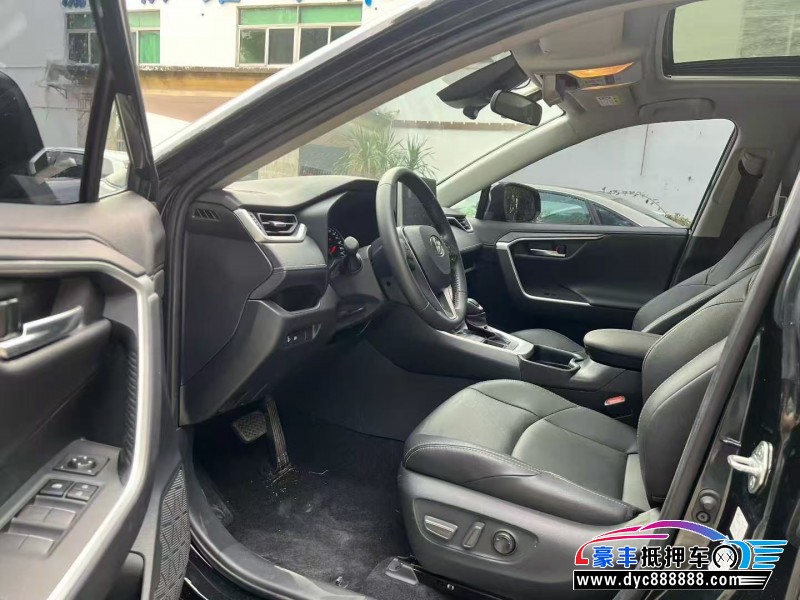 22年丰田威兰达轿车抵押车出售