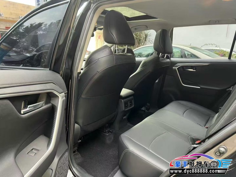 22年丰田威兰达轿车抵押车出售