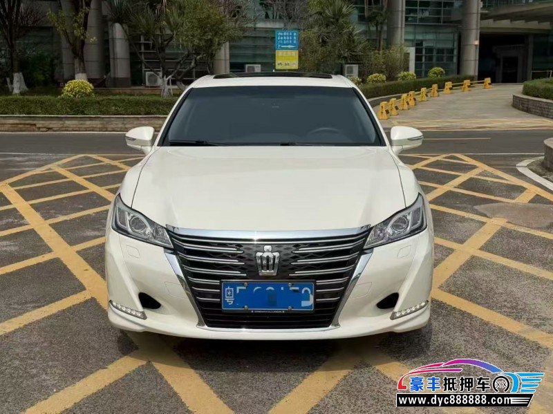 抵押车出售17年丰田皇冠轿车