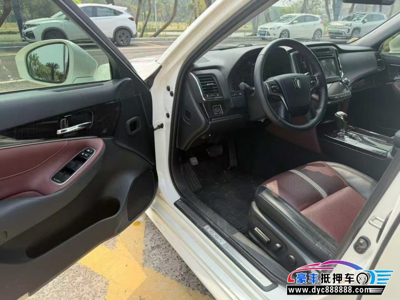 17年丰田皇冠轿车抵押车出售