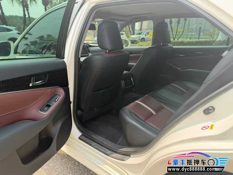 17年丰田皇冠轿车抵押车出售