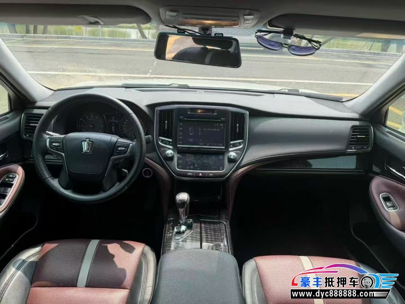 17年丰田皇冠轿车抵押车出售