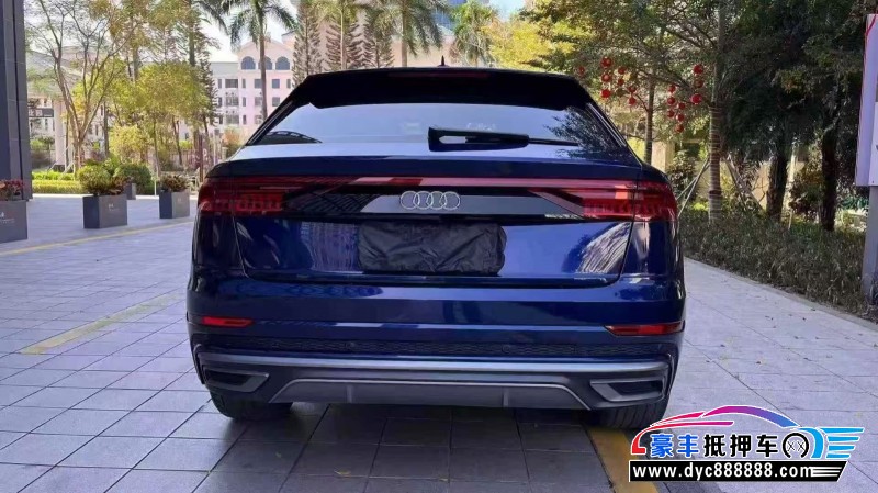 21年奥迪Q8轿车抵押车出售