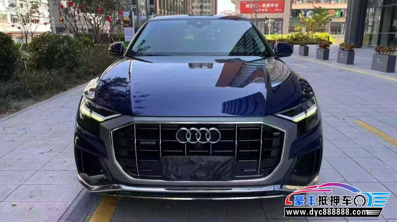 抵押车出售21年奥迪Q8轿车