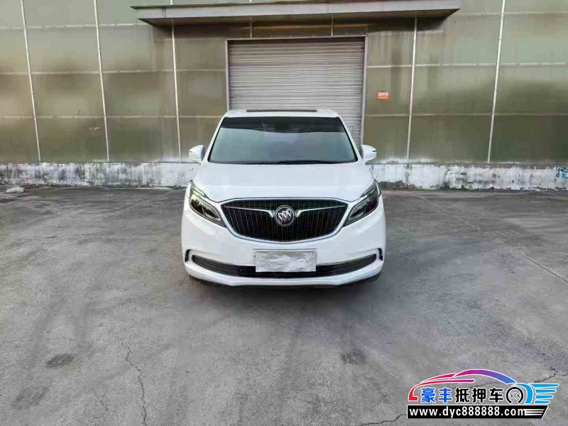 抵押车出售18年别克GL8轿车